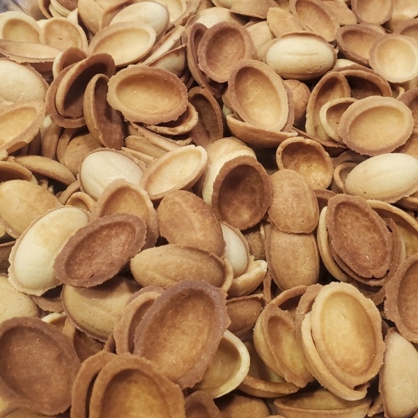 Walnut-Shaped Cookies with Dulce de Leche