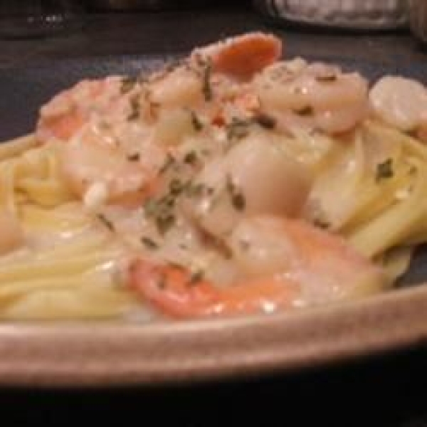 Easy Seafood Fettucini