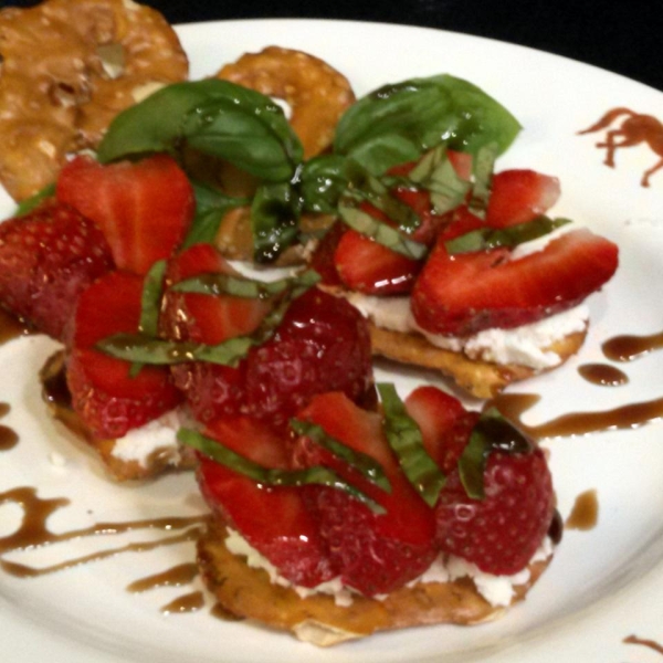 Strawberry Goat Cheese Pretzel Bites