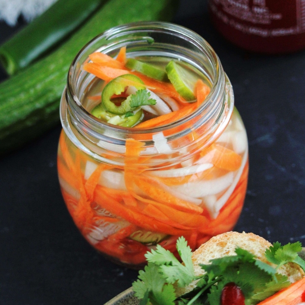 Spicy Vietnamese Quick-Pickled Vegetables