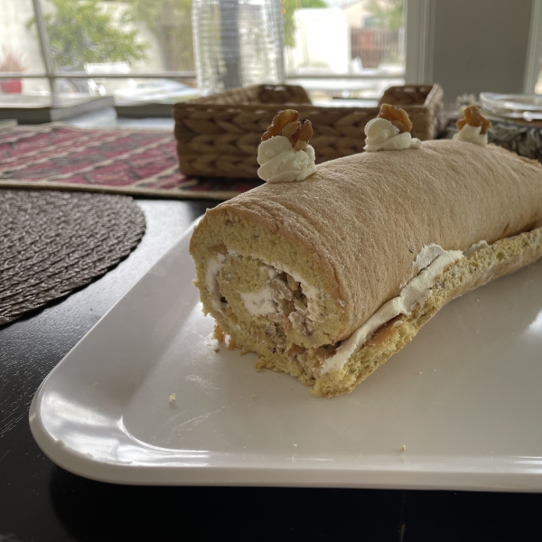 Walnut-Cream Roll