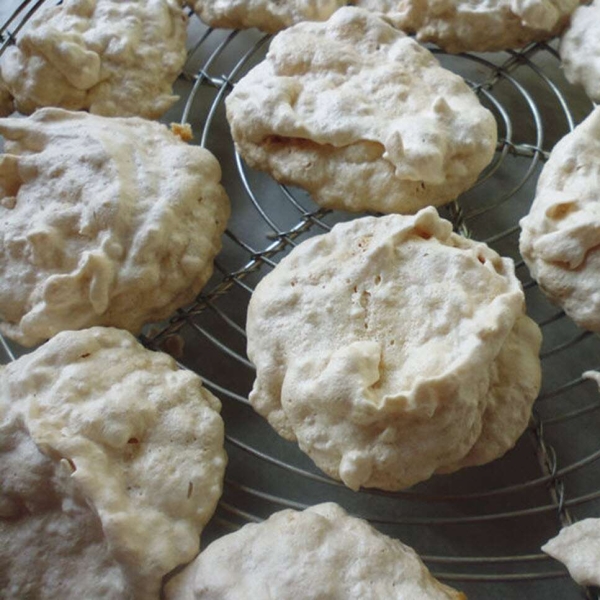 Mandelmakronen (Almond Meringues)