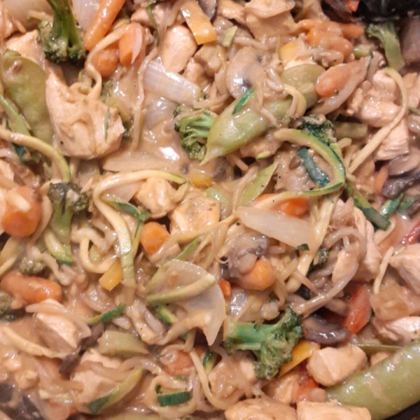 Peanut Chicken Lo Mein