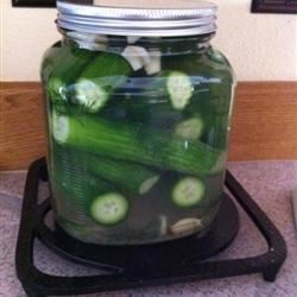 Ukrainian Dill and Garlic Pickles