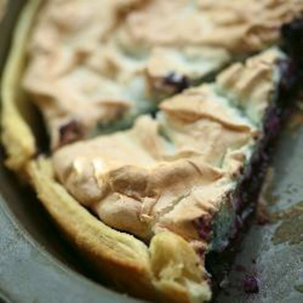 4-Ingredient Blueberry Meringue Pie