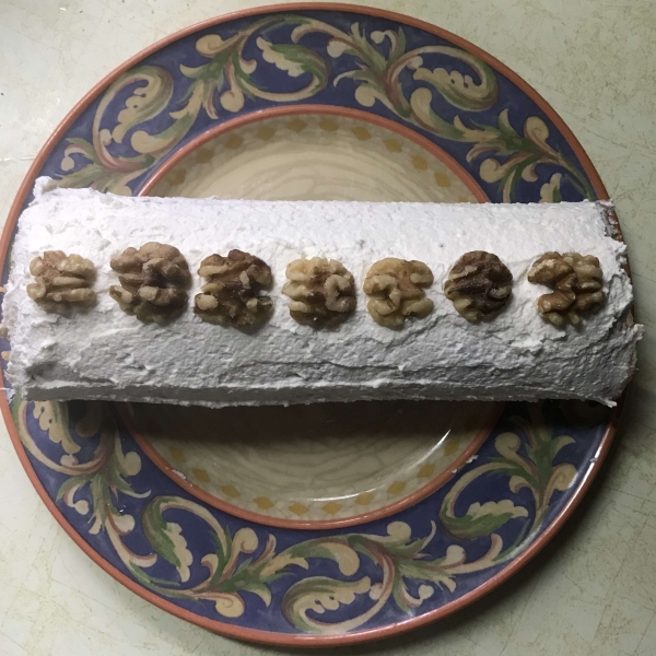 Walnut-Cream Roll