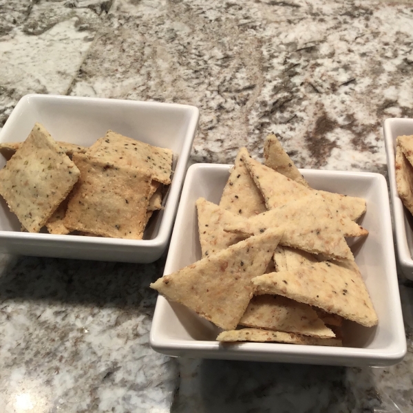 Low-Carb Almond Garlic Crackers