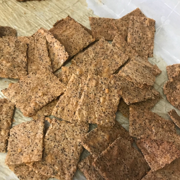 Low-Carb Almond Garlic Crackers