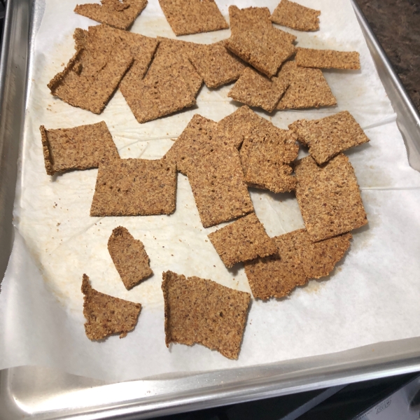 Low-Carb Almond Garlic Crackers