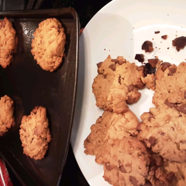 Easy Peanut Butter Chocolate Chip Cookies