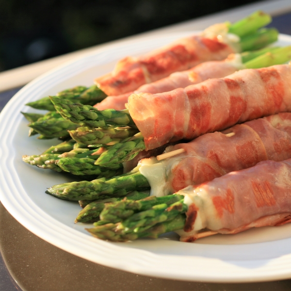 Prosciutto Wrapped Asparagus with Cheese