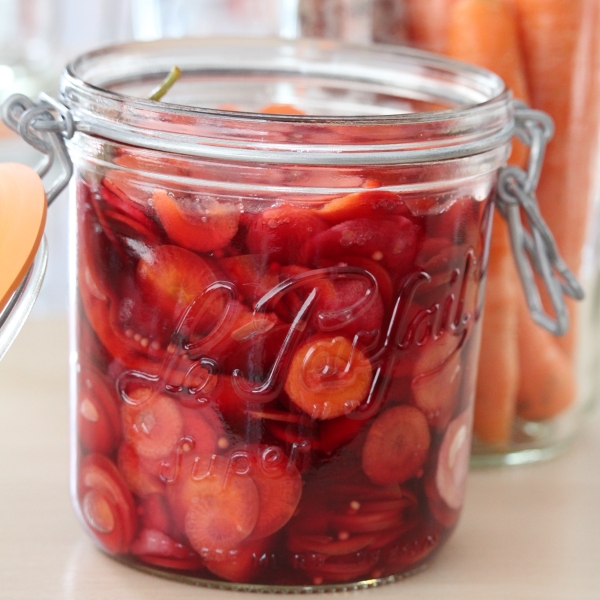 Refrigerator Rainbow Carrot Pickles