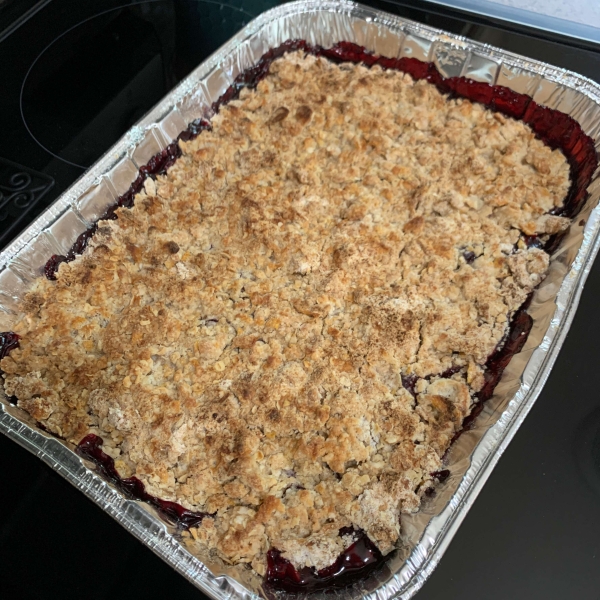 Crumbly Blackberry Cobbler