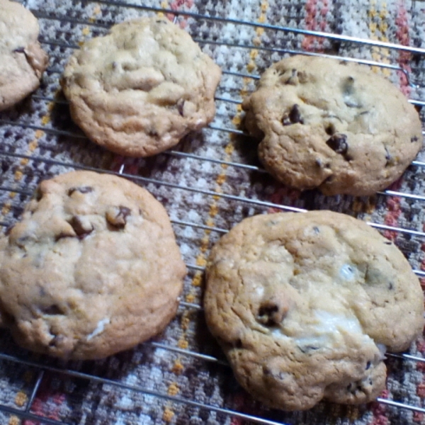 Cheesecake-Stuffed Chocolate Chip Cookies