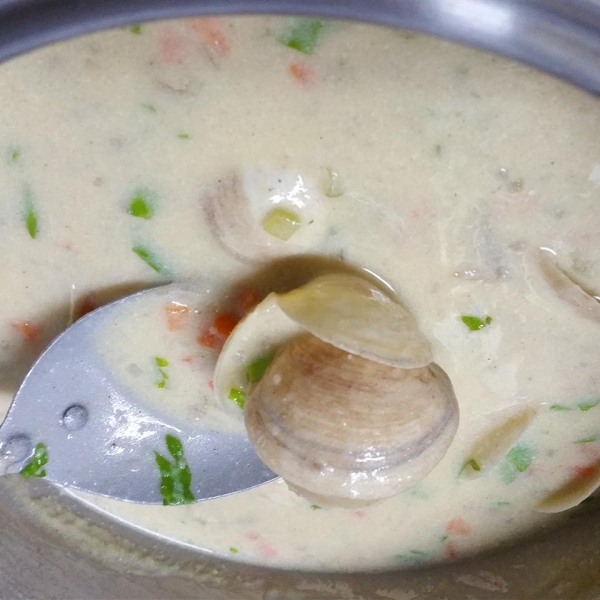 Marilyn's Cheesy Clam Chowder