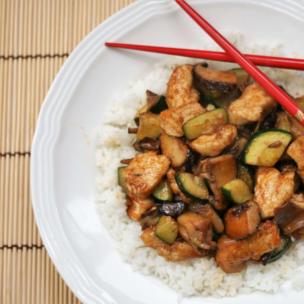 Chinese-Inspired Chicken with Zucchini and Mushroom Medley