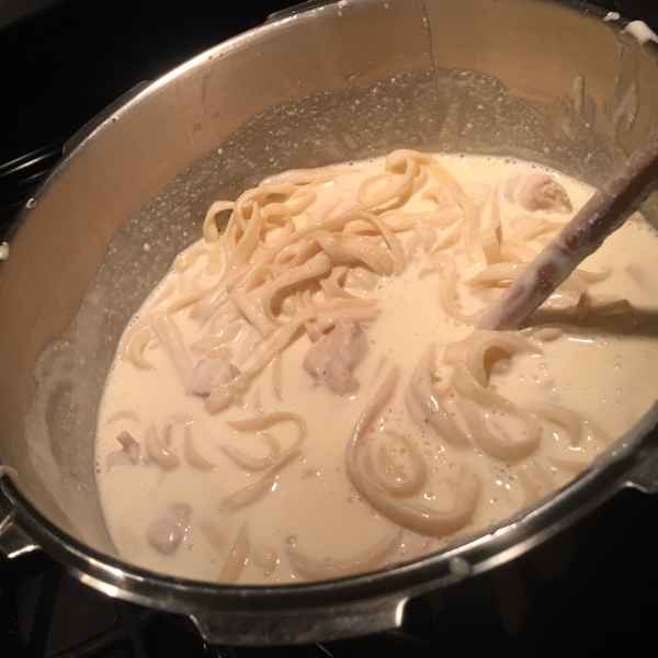 Chicken Alfredo with Fettuccini Noodles