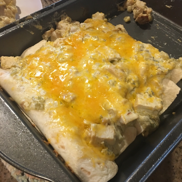 Creamy Chicken Enchiladas Verde