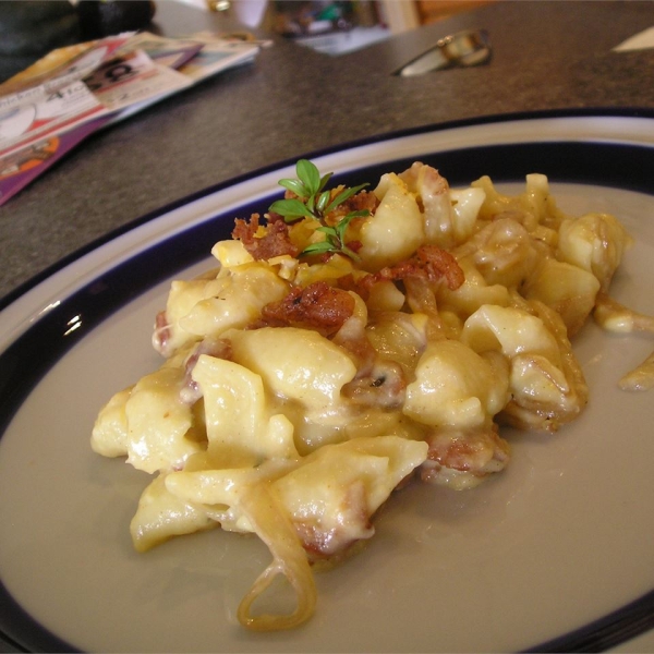 Macaroni and Cheese with Bacon and Onions