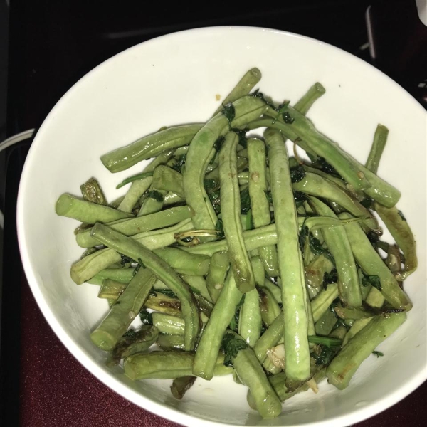 Fasoliyyeh Bi Z-Zayt (Syrian Green Beans with Olive Oil)