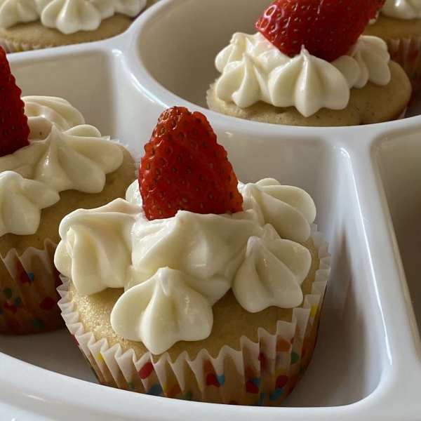 Strawberry Lemonade Cupcakes