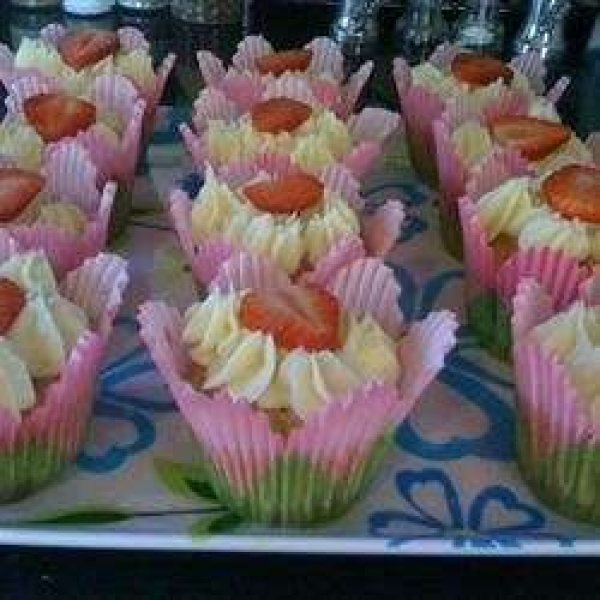 Strawberry Lemonade Cupcakes