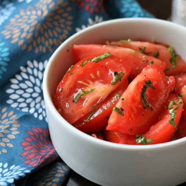 10-Minute Tomato Basil Salad
