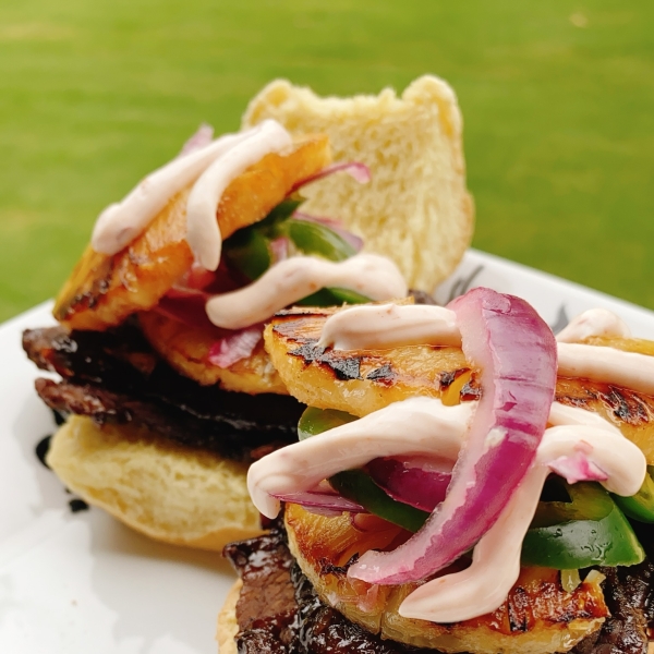 Hawaiian Beef Sliders with Sriracha Cream Sauce