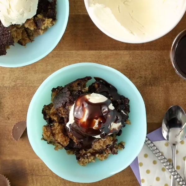Slow-Cooker Peanut Butter Fudge Cake