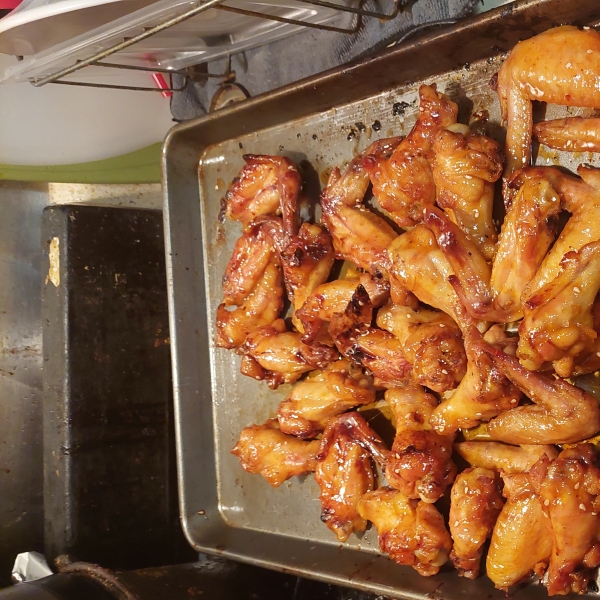 Crispy Honey Sriracha Chicken Wings