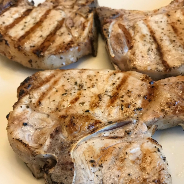 Basil-Garlic Grilled Pork Chops