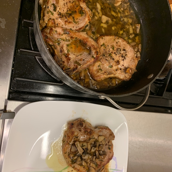 Jan's Peppered Pork Chops With Mushrooms and Herb Sherry Sauce