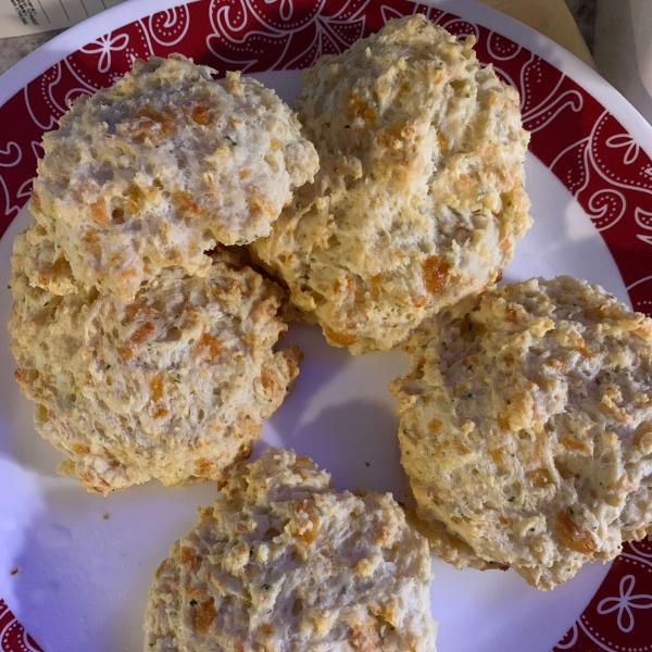 Tender Cheddar Garlic Biscuits