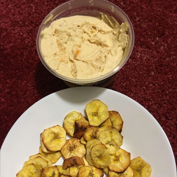 Red Pepper-Cauliflower Hummus with Plantain Chips