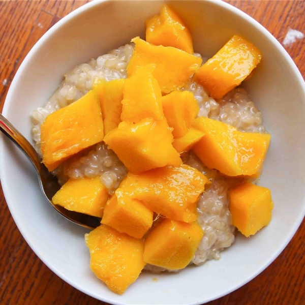 Mango with Sticky Coconut Rice (Kao Niaw)