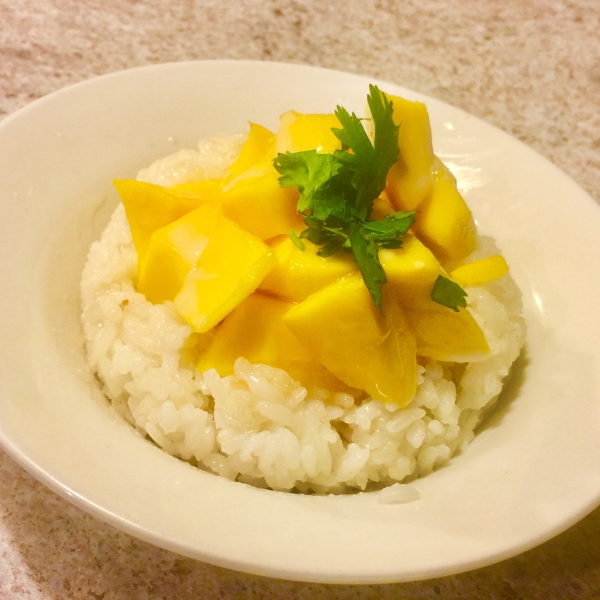 Mango with Sticky Coconut Rice (Kao Niaw)