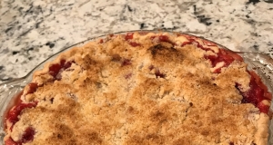 Crumb-Topped Strawberry Rhubarb Pie