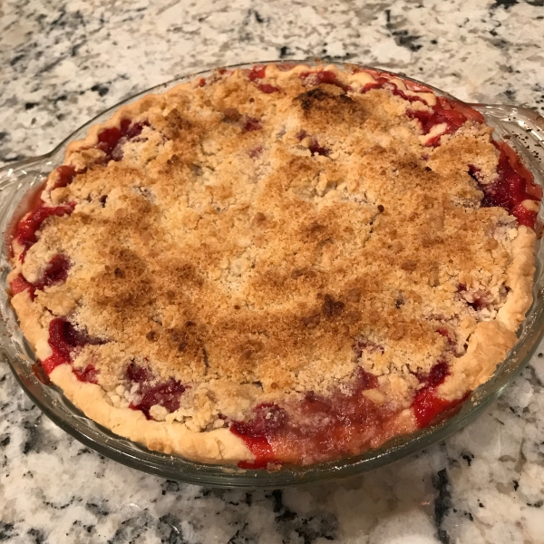 Crumb-Topped Strawberry Rhubarb Pie