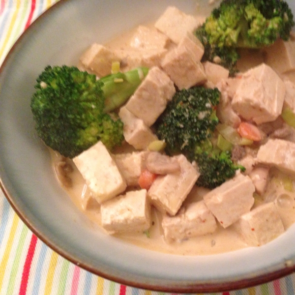 Easy Vegan Red Curry with Tofu and Vegetables