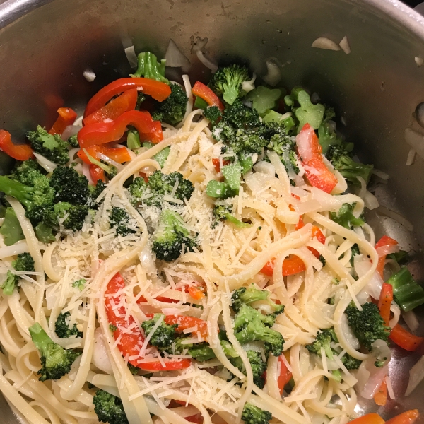 Linguini with Broccoli and Red Peppers