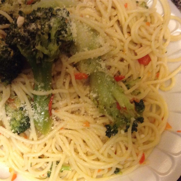 Linguini with Broccoli and Red Peppers