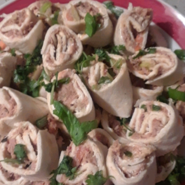 Chili Tuna Roll-Ups