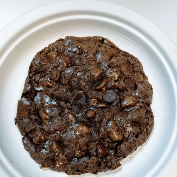 Ghirardelli Flourless Fudgy Chocolate Chip Cookies