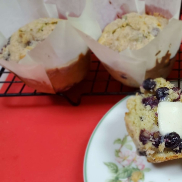 Streusel-Topped Blueberry Muffins