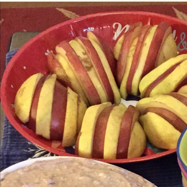 Fresh Pears with Cinnamon Cream Cheese Dip