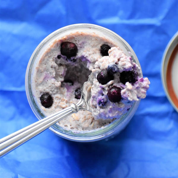 Blueberry-Cinnamon Overnight Oats with Greek Yogurt