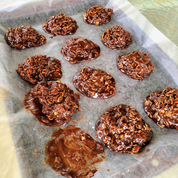 No-Bake Chocolate-Oatmeal Cookies