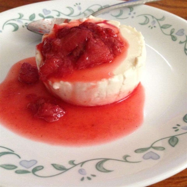 Panna Cotta With Fresh Strawberry Sauce