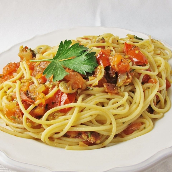 Pasta with Tomato and Bacon