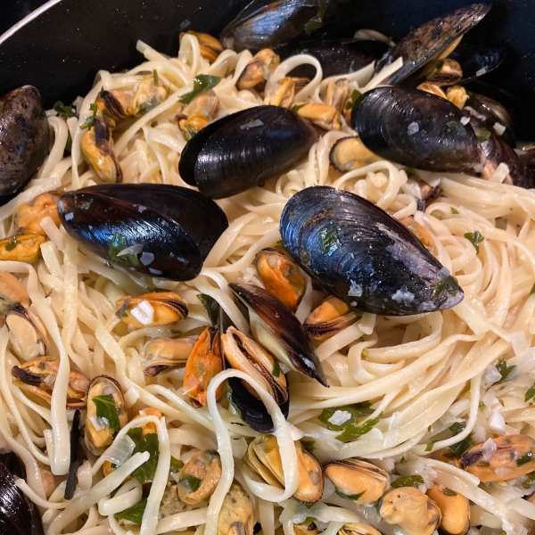 Mussels Mariniere with Linguine